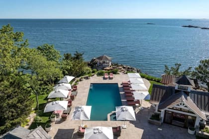 La piscina con vista al mar