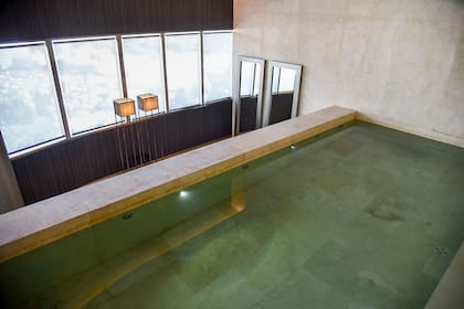 La piscina cubierta del último piso del Decó Recoleta