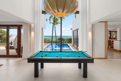 La piscina es un rasgo característico de la casa