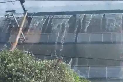 La piscina se encuentra en la Colonia Roma, barrio próximo al centro de la ciudad de México, y las imágenes del desborde de la piscina fue una de las tantas que se registraron del terremoto que sacudió el país