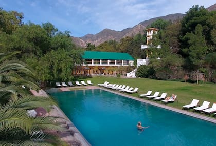 La piscina y la torre en la actualidad.