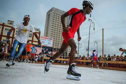 La pista sólo durará lo que la bienal de arte: los intentos de crear un equipo de hockey sobre hielo en la isla fracasaron en el pasado
