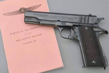 La pistola Ballester Molina cal.45 fue utilizada oficialmente por el Ejército Argentino entre 1938 y fines de la década del '50