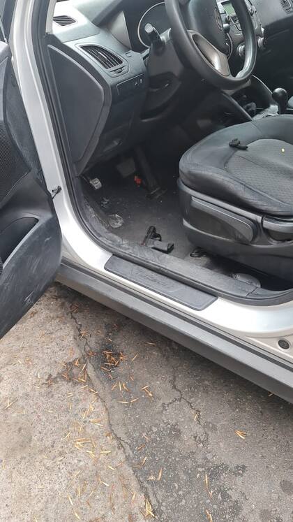 La pistola Bersa .380 abandonada en la camioneta Hyundai Tucson por la pareja que atropelló y mató a un hombre en Balvanera
