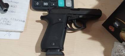 La pistola calibre .380 Bersa utilizada por el comerciante para defenderse del robo en su supermercado