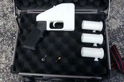 La pistola Liberator, creada con una impresora 3D, sólo tiene como piezas metálicas a un clavo, que funciona como percutor, y las municiones