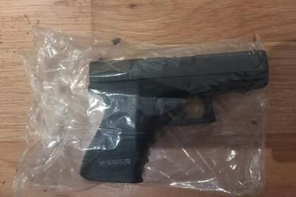 La pistola secuestrada en un departamento que ocupaba Martín del Rio en Belgrano