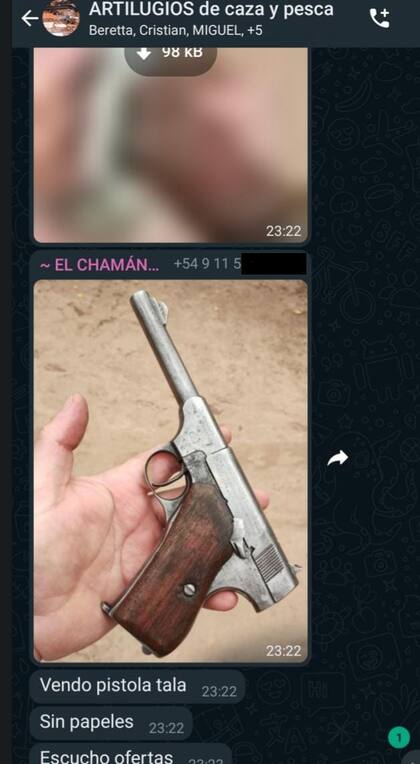 La pistola Tala calibre 22 que ofrecía a la venta, a través de WhatsApp, el usuario "Chamán loquillo", el hombre cuya casa allanaron y de donde la policía habría robado 2700 dólares