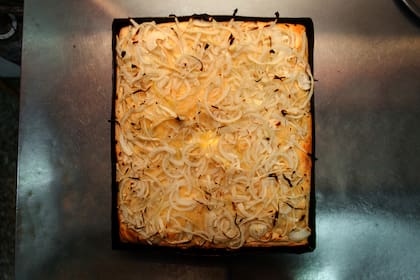 La pizza argentina no desciende de la napolitana. Sus raíces están en la focaccia genovesa, conocida en su dialecto como fugazza.