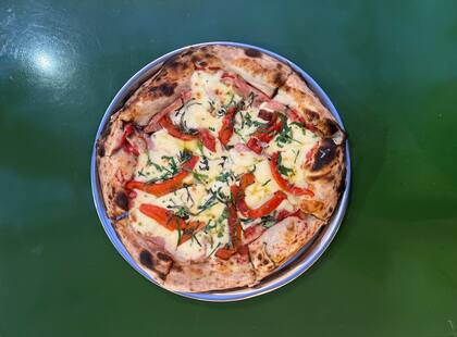 La pizza de jamón y morrones es una de las favoritas de Culpina