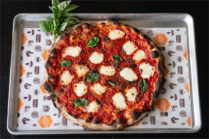 La pizza Margherita que probó DeSantis en el local viral de Palm Beach