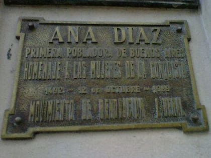 La placa destinada a Ana
