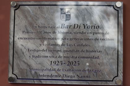 La placa que conmemora el centenario