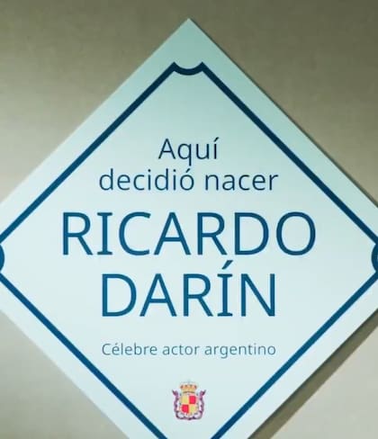 La placa que la ciudad le otorgó al artista