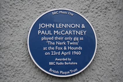 La placa que rememora aquella actuación única e histórica