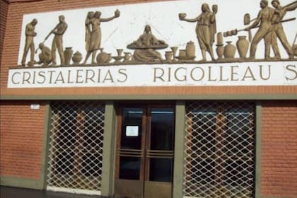 La planta de cristalerías Rigolleau está ubicada en Berazategui, y allí comenzó a trabajar Enrique Shaw a mediados de los 40