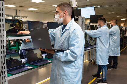 La planta de PC Arts en Parque Patricios donde se arman las notebooks Asus para el mercado argentino