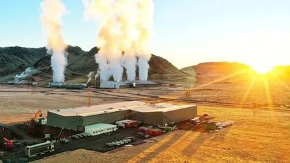 La planta de Vaxa utiliza electricidad de una planta de energía geotérmica adyacente