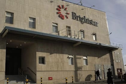 La planta en Tierra del Fuego de la multinacional Brightstar pasó a manos de la firma local Mirgor, de empresario Nicolás Caputo