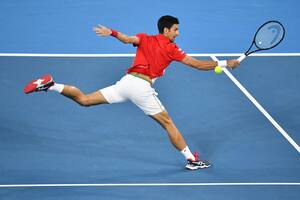 ATP Cup: el revés más inverosímil de Djokovic y una pelota muy cerca de la nuca