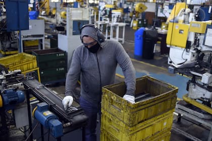 La Plata: Empresa autorizada reabre sus puertas en cuarentena Federal Mogul S.A. es una de las 12 empresas autorizadas por el Ministerio de Producción y la Jefatura de Gabinete de Ministros de la Provincia a reabrir sus puertas a partir de este lunes.