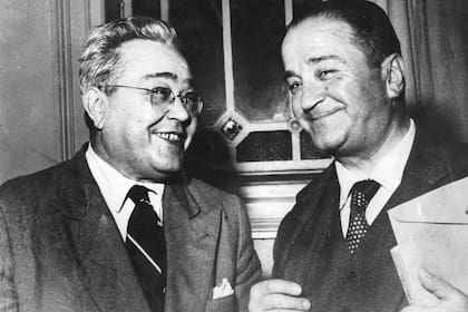 Ricardo Balbín junto a Crisólogo Larralde