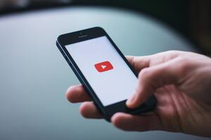 YouTube suma enlaces a Wikipedia en sus videos para combatir noticias falsas