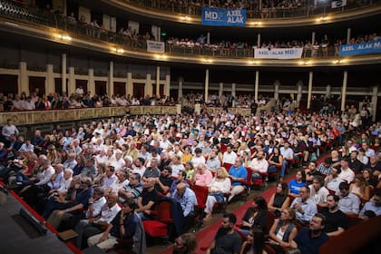 La platea del teatro Coliseo en el que se presentó el think tank axelista
