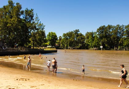 La playa de arena dorada de El Alcazar