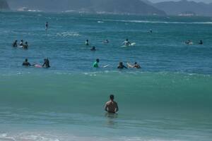 ¿Es peligroso meterse en agua fría en los días más calurosos? Qué dicen los expertos