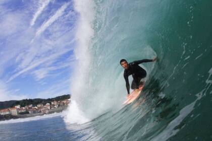 La playa de la ciudad costera de Mundaka en, el País Vasco, España, es una de las más elegidas por los surfistas y donde se hicieron estudios sobre Surfonomic.