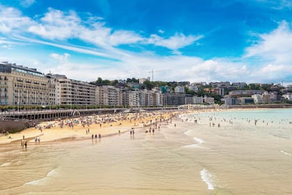 La Playa de la Concha en San Sebastián, España, aparece en puesto número quince.