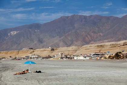 La playa Hornitos, escapada selecta de los santiaguinos, a 40 kilómetros de Cobija, el primer puerto boliviano.