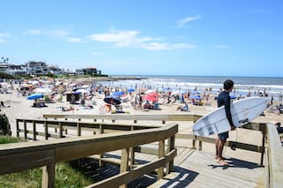 Pese a los precios dolarizados, los argentinos vuelven a copar Punta del Este este verano