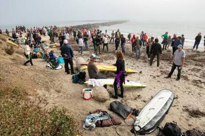 La playa Mavericks en California es un santuario para los surfistas.