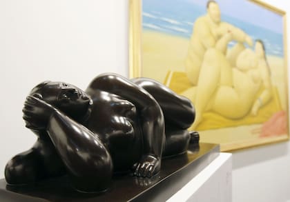 "La playa", una obra valuada en un millón de dólares, exhibida durante una edición de ARCO, la feria de arte contemporáneo de Madrid