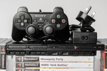 La PlayStation 2 vendió 150 millones de unidades; los juegos se vendían en compact disc