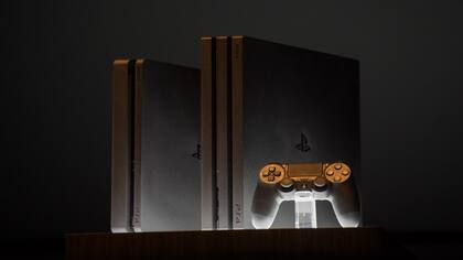 La PlayStation 4 renovada, más delgada, a la izquierda. Del otro lado, la PlayStation 4 Pro, más potente