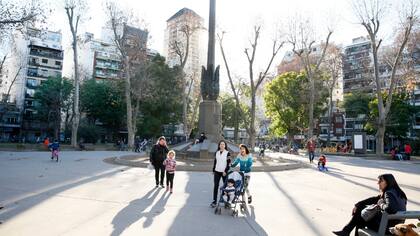 La plaza Almagro, uno de los pocos lugares verdes de este barrio