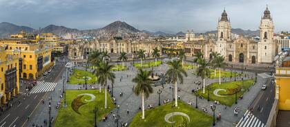 La Plaza de Armas y la Catedral son el corazón del centro histórico de Lima