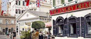 El histórico peñón con moneda propia, dos idiomas y monos salvajes en libertad