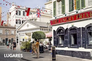 El histórico peñón con moneda propia, dos idiomas y monos salvajes en libertad