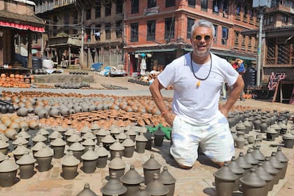La plaza de la alfarería en Bhaktapur. “Elogio del oficio más antiguo de Nepal”, dice el periodista, conductor y coach ontológico.