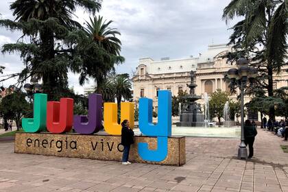 La plaza frente a la casa de gobierno provincial, en San Salvador de Jujuy