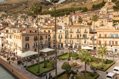 La plaza frente a la Catedral de Monreale vista desde los techos de la iglesia