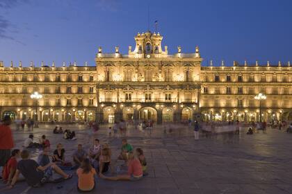 La Plaza Mayor de Salamanca, una de las más lindas y animadas en la península