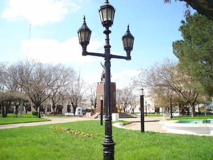 La plaza principal de Rojas: 25 de mayo