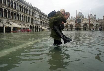La plaza San Marcos de Venecia durante las inundaciones de noviembre de 2019 (EFE)