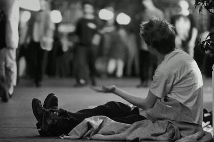 La pobreza no siempre es evidente y cuando es así es mucho más complicada para combatirla, advierten los expertos