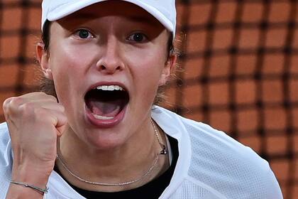 La polaca Iga Swiatek, de 19 años, eliminó de Roland Garros a Halep, en la mejor actuación de su vida